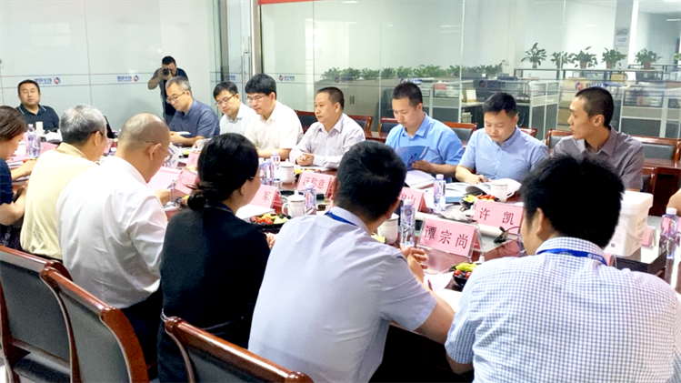 “連續(xù)碳纖維增強(qiáng)PEEK熱塑性復(fù)合材料、植入級PEEK樹脂及型材”  江蘇省新產(chǎn)品鑒定會(huì)